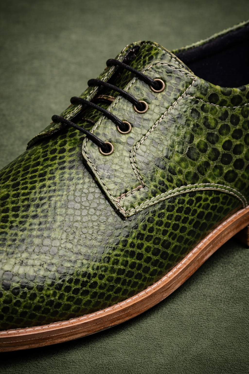 FOSSIL Ahaetulla nasuta Green Textured Leather Derby Shoes for Men - Kyoto Boots